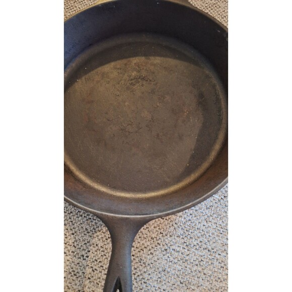 LODGE 10SK‎ Cast Iron Skillet 10" Frying Pan Double-Handle Pour Spouts USA - Picture 3 of 5